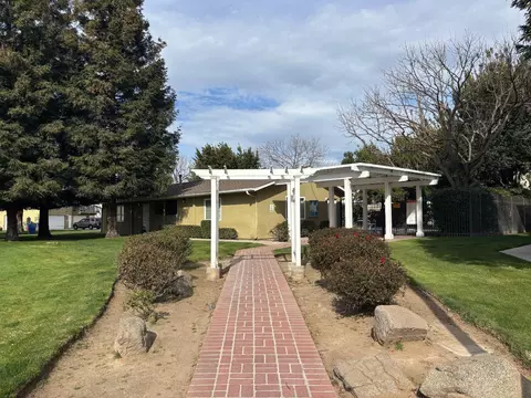 Exterior - 495 W Santa Ana #4, Clovis, CA 93612 photo 3 of 3