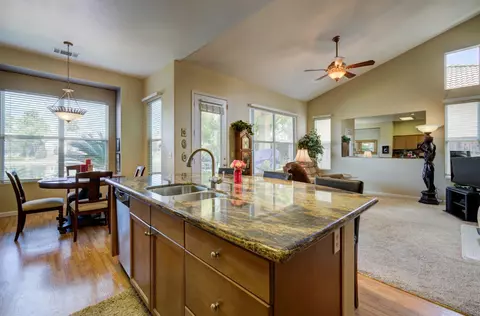 Kitchen - 10864 E Clearwater Way, Clovis, CA 93619 photo 4 of 5