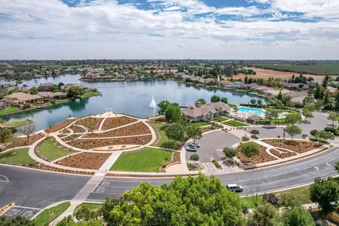 View/Area - 10864 E Clearwater Way, Clovis, CA 93619 photo 13 of 15