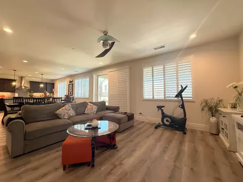 Living - 1014 Treasure Hills Dr, Madera, CA 93636 photo 3 of 5