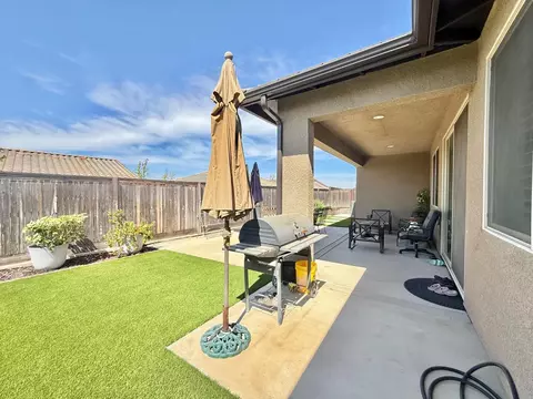 Exterior - 1014 Treasure Hills Dr, Madera, CA 93636 photo 13 of 25
