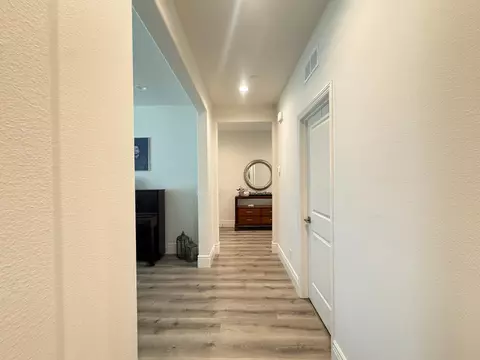 Entry Way - 1014 Treasure Hills Dr, Madera, CA 93636 photo 4 of 5
