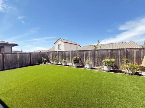 Exterior - 1014 Treasure Hills Dr, Madera, CA 93636 photo 5 of 25