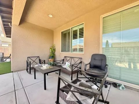 Exterior - 1014 Treasure Hills Dr, Madera, CA 93636 photo 16 of 25