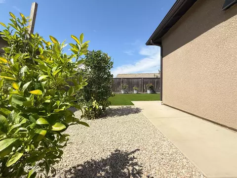 Exterior - 1014 Treasure Hills Dr, Madera, CA 93636 photo 8 of 25