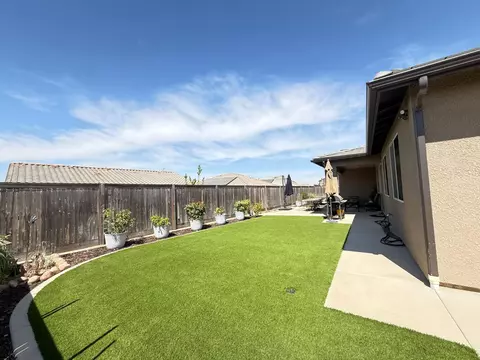 Exterior - 1014 Treasure Hills Dr, Madera, CA 93636 photo 11 of 25