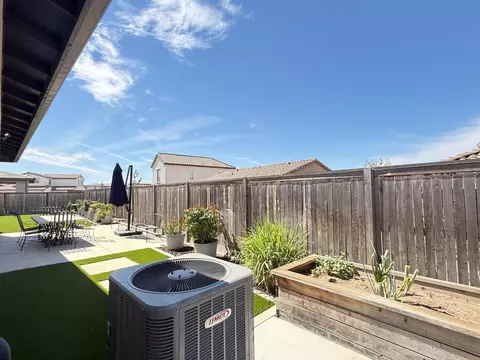 Exterior - 1014 Treasure Hills Dr, Madera, CA 93636 photo 23 of 25
