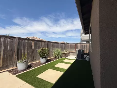 Exterior - 1014 Treasure Hills Dr, Madera, CA 93636 photo 18 of 25
