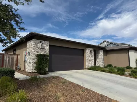 Exterior - 1014 Treasure Hills Dr, Madera, CA 93636 photo 3 of 25