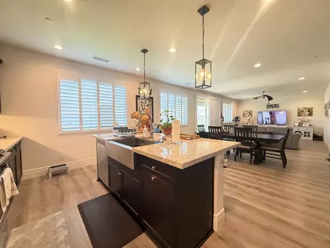 Kitchen - 1014 Treasure Hills Dr, Madera, CA 93636 photo 6 of 6