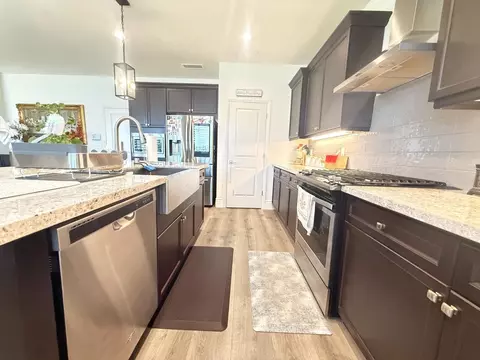 Kitchen - 1014 Treasure Hills Dr, Madera, CA 93636 photo 3 of 6