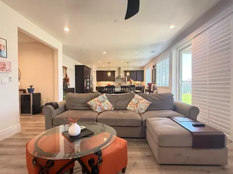 Living - 1014 Treasure Hills Dr, Madera, CA 93636 photo 4 of 5