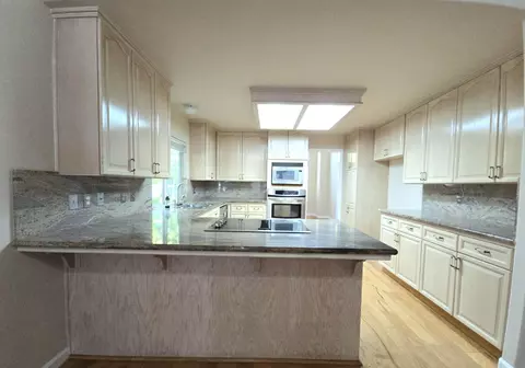 Kitchen - 2337 Dawson Cove Ln S, Clovis, CA 93611 photo 4 of 5