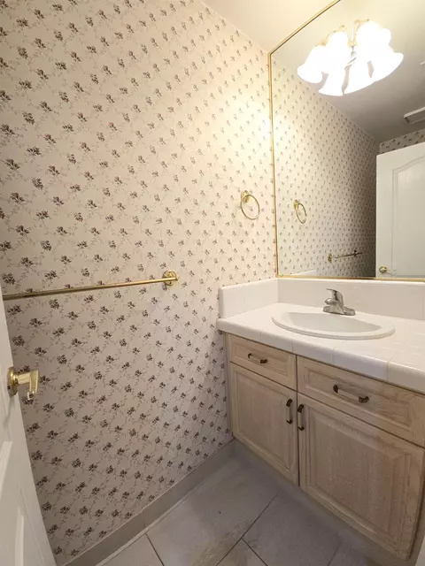 Bath - 2337 Dawson Cove Ln S, Clovis, CA 93611 photo 4 of 4