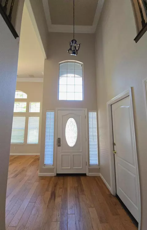 Entry Way - 2337 Dawson Cove Ln S, Clovis, CA 93611 photo 2 of 2