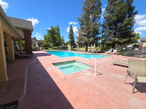 Exterior - 2337 Dawson Cove Ln S, Clovis, CA 93611 photo 4 of 4