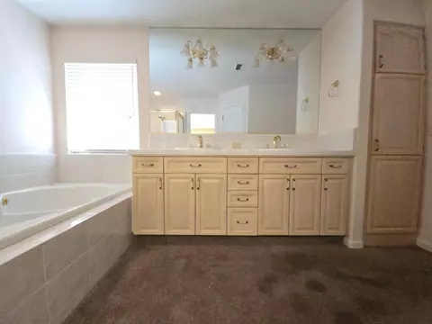 Bath - 2337 Dawson Cove Ln S, Clovis, CA 93611 photo 1 of 4