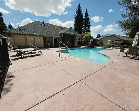 Exterior - 2337 Dawson Cove Ln S, Clovis, CA 93611 photo 3 of 4