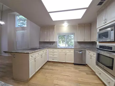 Kitchen - 2337 Dawson Cove Ln S, Clovis, CA 93611 photo 1 of 5