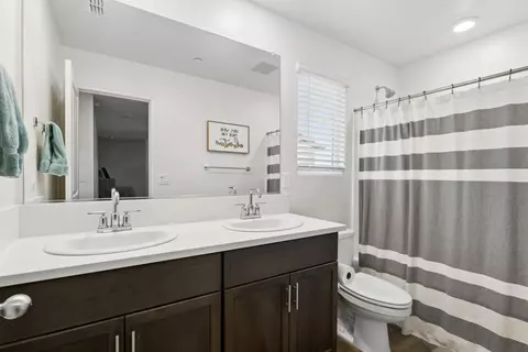 Bath - 3567 Rocky Bottom St, Madera, CA 93637 photo 1 of 1