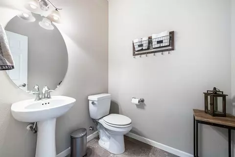 Bath - 4052 Flint Ave, Clovis, CA 93619 photo 2 of 6