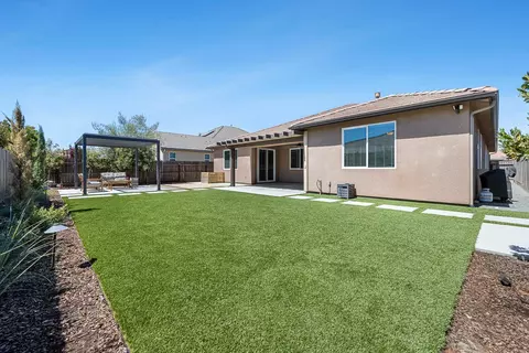 Exterior - 4052 Flint Ave, Clovis, CA 93619 photo 5 of 12