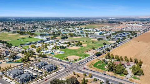 View/Area - 4052 Flint Ave, Clovis, CA 93619 photo 5 of 6