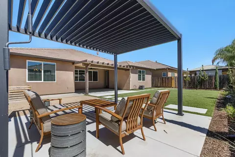 Exterior - 4052 Flint Ave, Clovis, CA 93619 photo 9 of 12