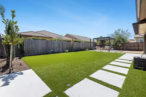 Exterior - 4052 Flint Ave, Clovis, CA 93619 photo 6 of 12