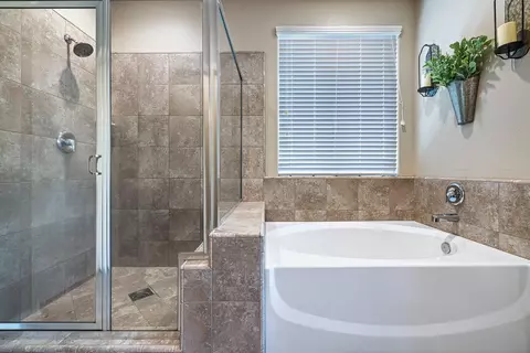 Bath - 4052 Flint Ave, Clovis, CA 93619 photo 5 of 6
