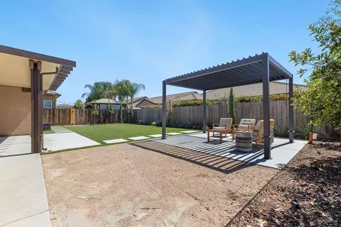 Exterior - 4052 Flint Ave, Clovis, CA 93619 photo 7 of 12