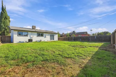 Exterior - 1878 E Park Way, Dinuba, CA 93618 photo 6 of 6