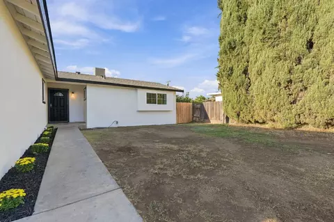 Exterior - 1878 E Park Way, Dinuba, CA 93618 photo 3 of 6