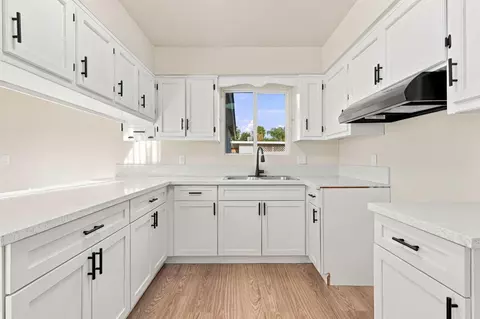 Kitchen - 1878 E Park Way, Dinuba, CA 93618 photo 1 of 3