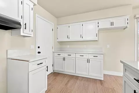 Kitchen - 1878 E Park Way, Dinuba, CA 93618 photo 2 of 3