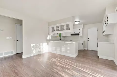 Living - 1878 E Park Way, Dinuba, CA 93618 photo 6 of 6