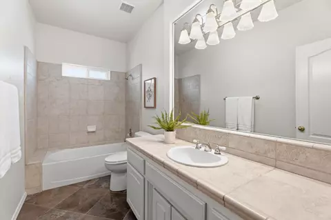 Bath - 3320 Forum Way, Madera, CA 93637 photo 1 of 4