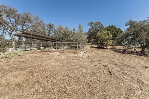 Exterior - 20100 Tollhouse Rd, Clovis, CA 93619 photo 15 of 27