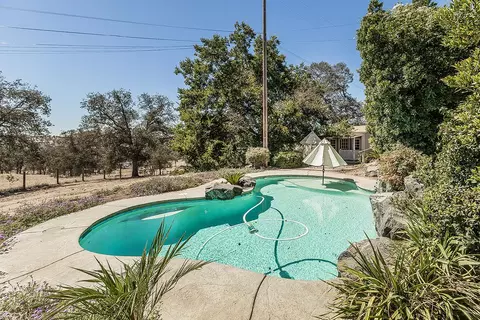 Exterior - 20100 Tollhouse Rd, Clovis, CA 93619 photo 7 of 27