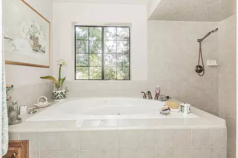 Bath - 20100 Tollhouse Rd, Clovis, CA 93619 photo 1 of 5