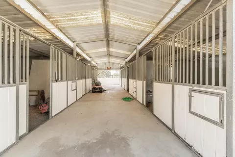 Exterior - 20100 Tollhouse Rd, Clovis, CA 93619 photo 21 of 27