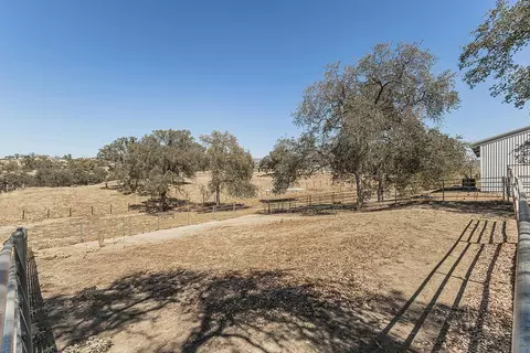 Exterior - 20100 Tollhouse Rd, Clovis, CA 93619 photo 18 of 27