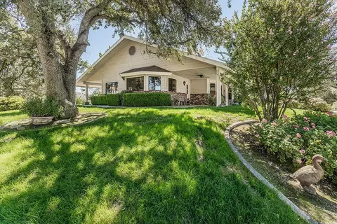 Exterior - 20100 Tollhouse Rd, Clovis, CA 93619 photo 5 of 27