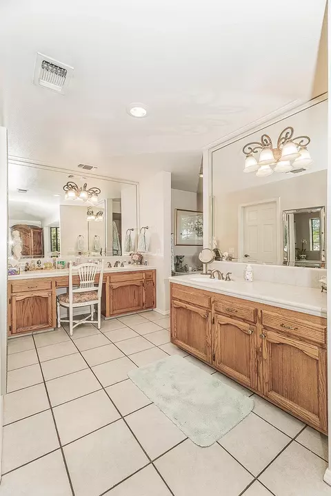 Bath - 20100 Tollhouse Rd, Clovis, CA 93619 photo 2 of 5
