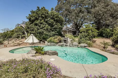 Exterior - 20100 Tollhouse Rd, Clovis, CA 93619 photo 8 of 27