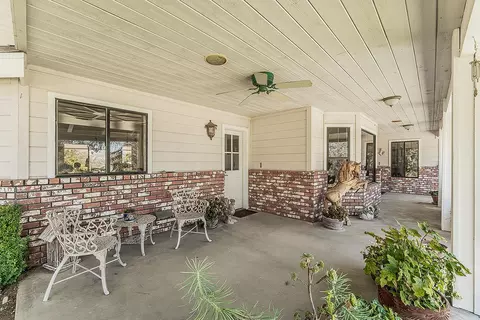 Exterior - 20100 Tollhouse Rd, Clovis, CA 93619 photo 6 of 27