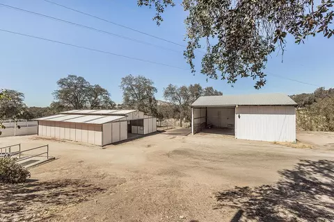 Exterior - 20100 Tollhouse Rd, Clovis, CA 93619 photo 25 of 27