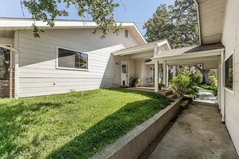 Exterior - 20100 Tollhouse Rd, Clovis, CA 93619 photo 2 of 27
