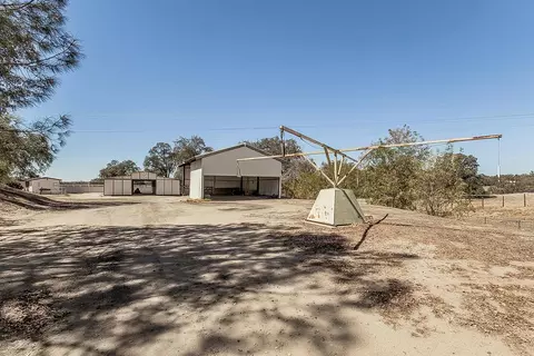 Exterior - 20100 Tollhouse Rd, Clovis, CA 93619 photo 23 of 27