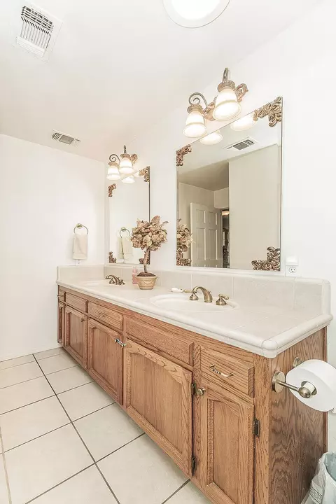Bath - 20100 Tollhouse Rd, Clovis, CA 93619 photo 4 of 5